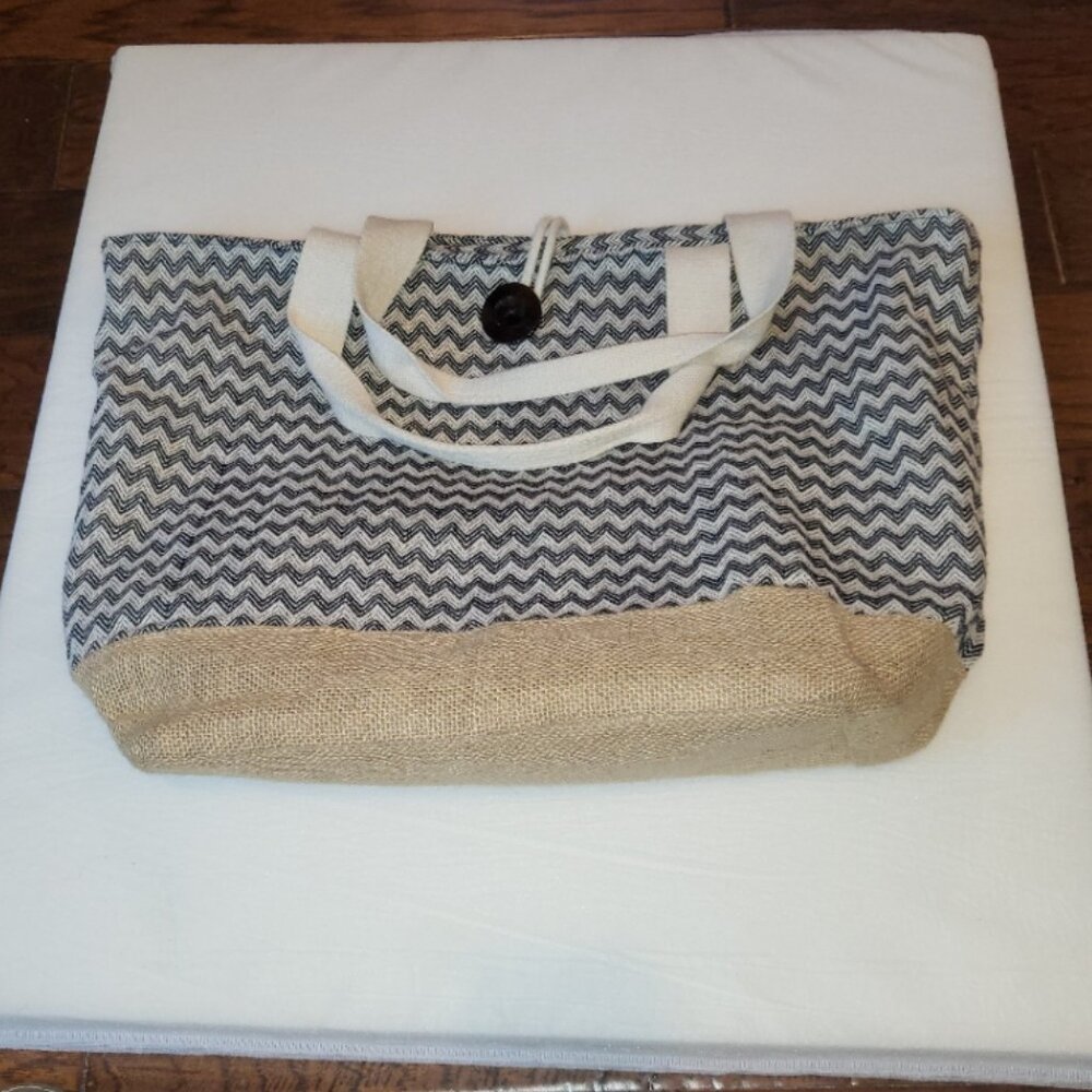 Chevron Patterned Burlap Canvas Lined Tote Button Closure Casual Vacation Travel